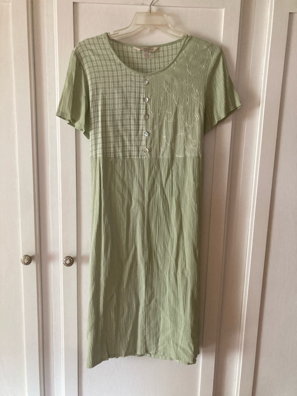 VTG Melrose Studio Light Green Short Sleeve Button Front Day Dress